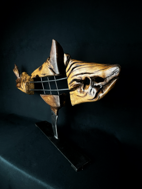 Sculpture d'une poisson en bois et acier