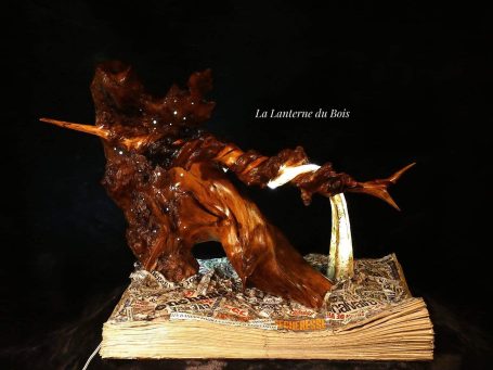 L'émancipé_sculpture qui raconte l'effet des médias sur la vie et les gens