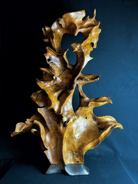 Sculpture élégante en bois. Superbe pièce d'art pour décoration d'intérieur